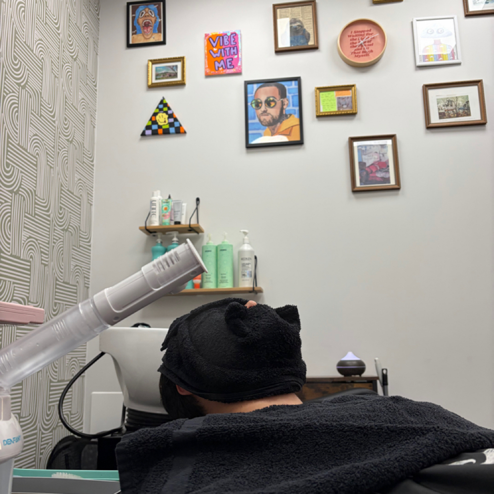Relaxing Face Shave at Vibeatory Hair Shop in Tempe, AZ