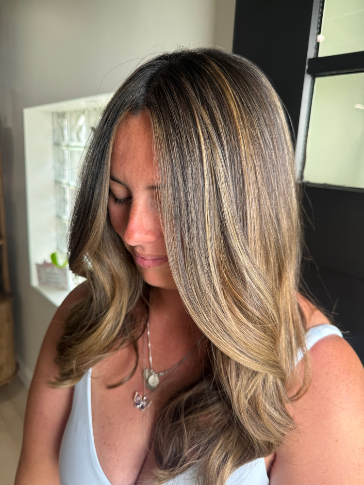 Full Highlight Or Lowlight at The Beauty Bar Boutique in Massachusetts, MA