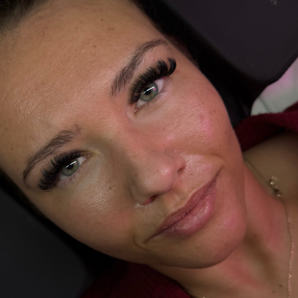 Volume/Mega Volume Lash Full Set at Loto Beauty Bar in Toledo, OH