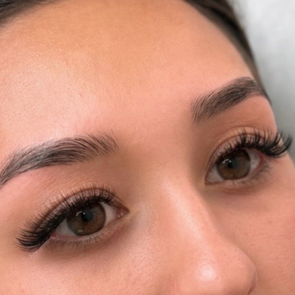 Hybird Lash Extention at QUEEN BEAUTY in Great Falls, VA