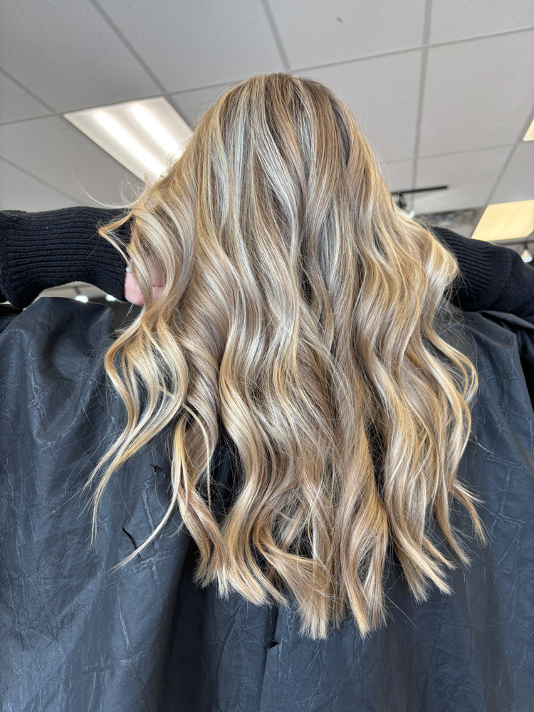 Full Head Highlight at Jacey Styles Co. in Rigby, ID