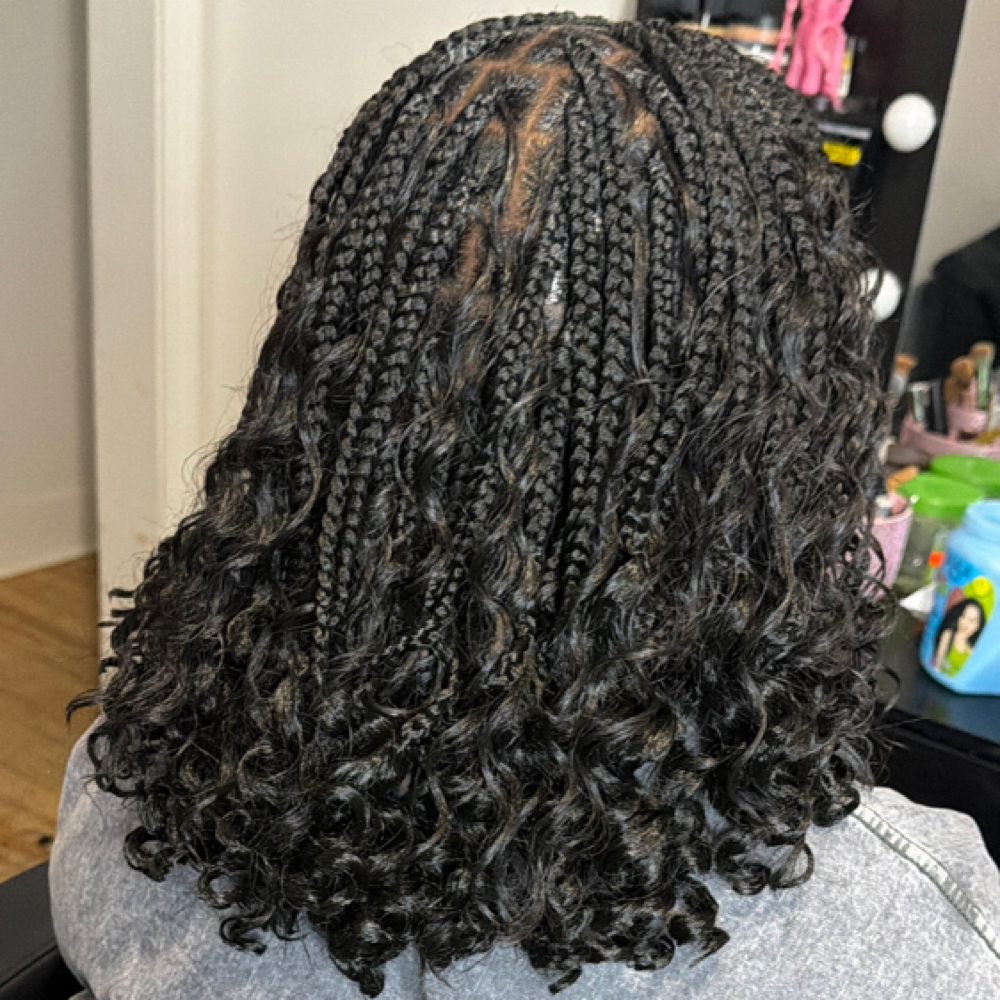 Medium Knotless Boho Bob at HairByQweenCoda in Bridgeport, CT
