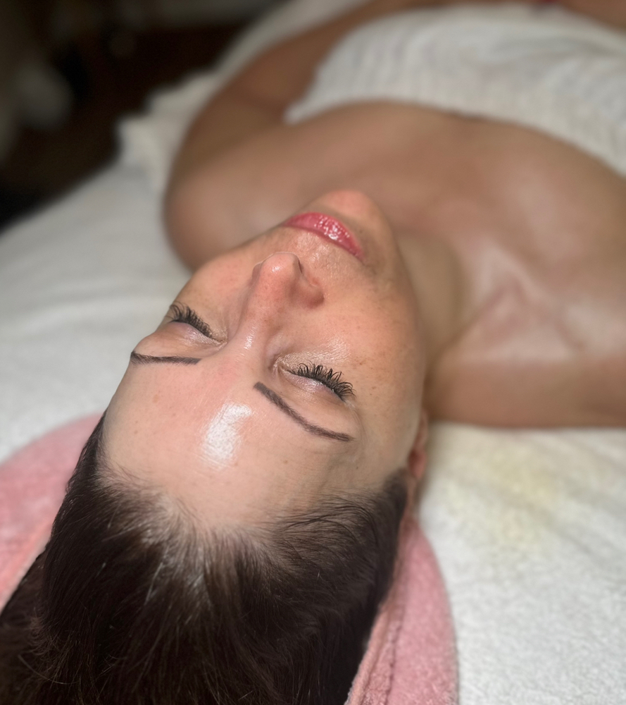 LIGHTENING LIFT FACIAL