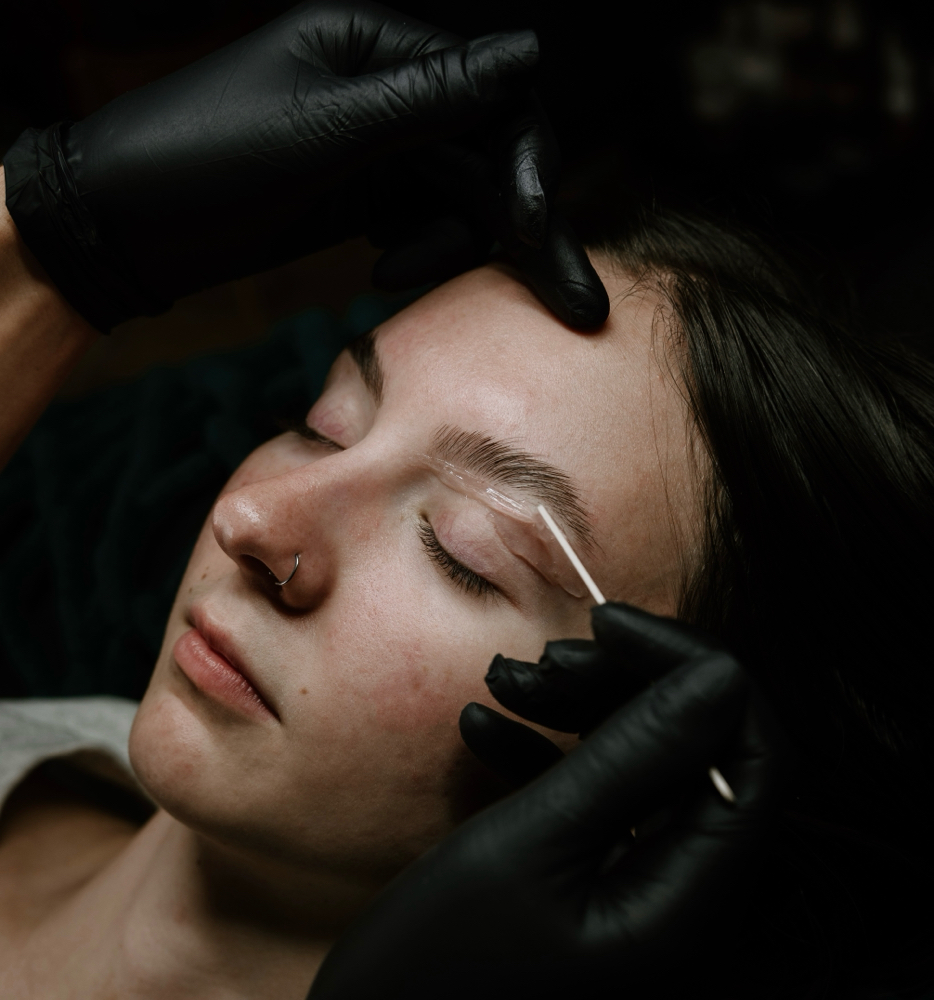 Brow Wax & Shaping