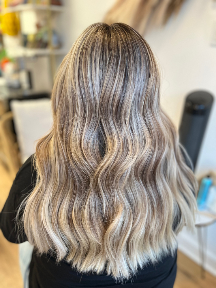 Custom Blonding Makeover at VisionBeautybyJayy LLC in LaGrange, IL