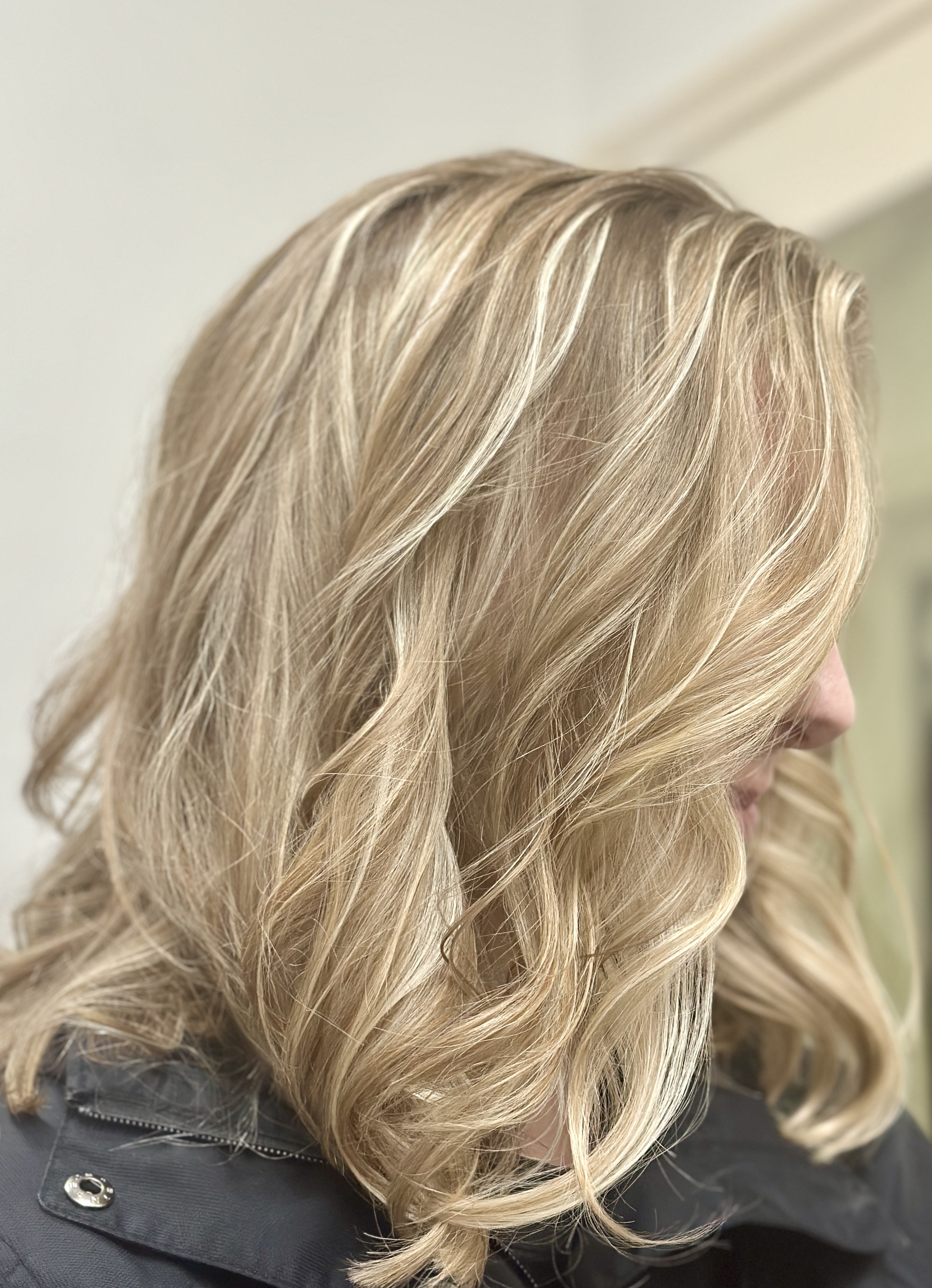 Dimensional Blonde Or Brunette