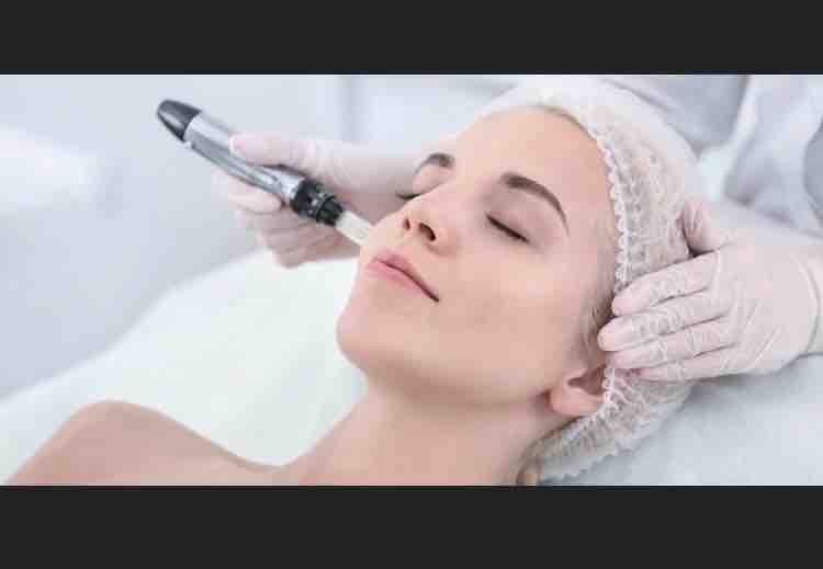 Microneedling Face And Neck