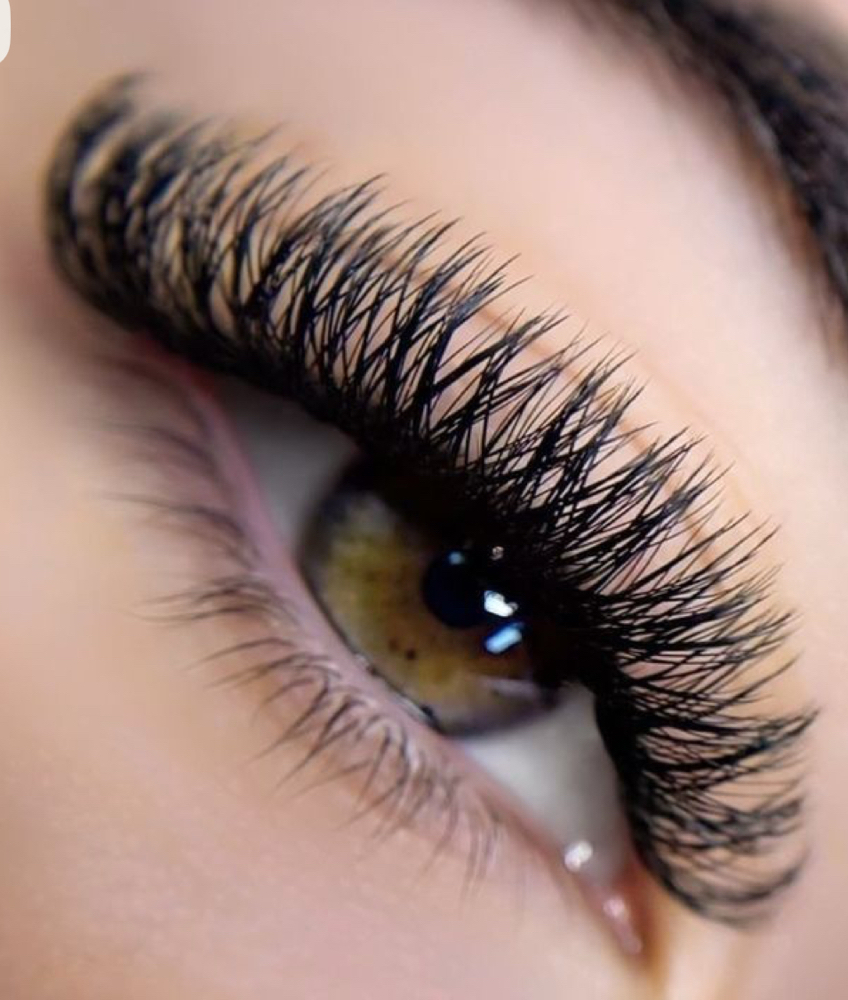 Brazilian Volume Lash Extensions
