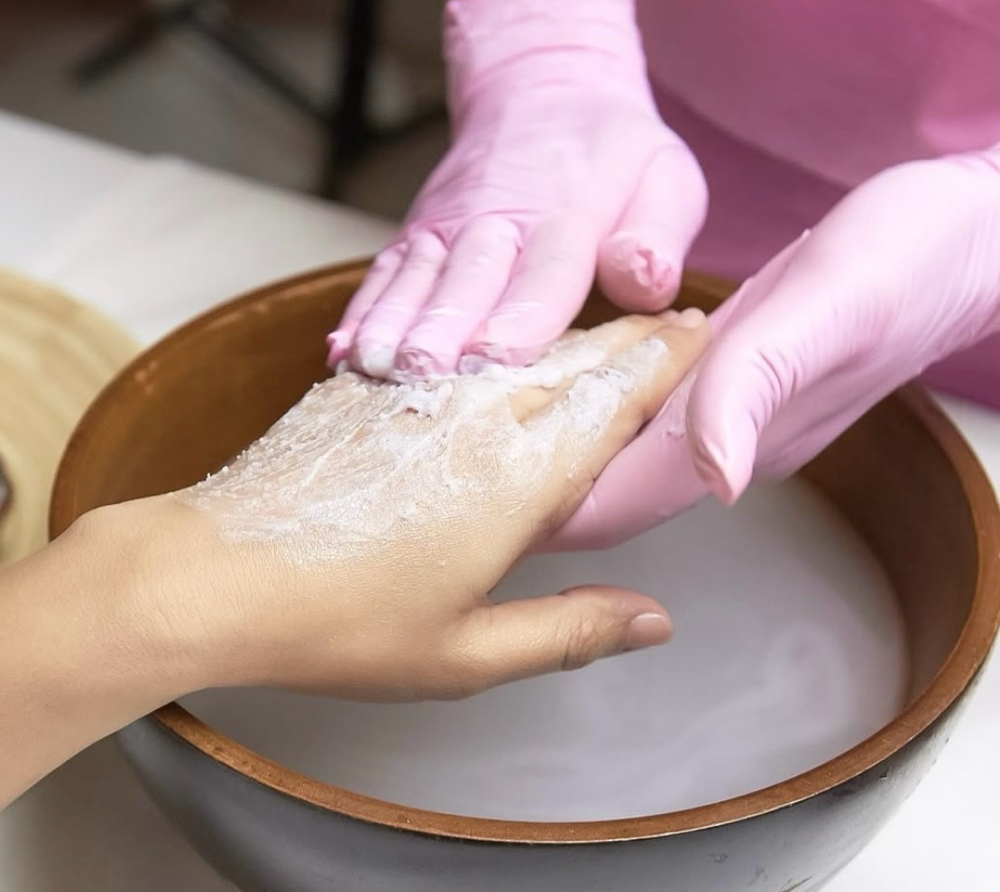 Green Spa-Mani.+Hot Paraffin &10Min