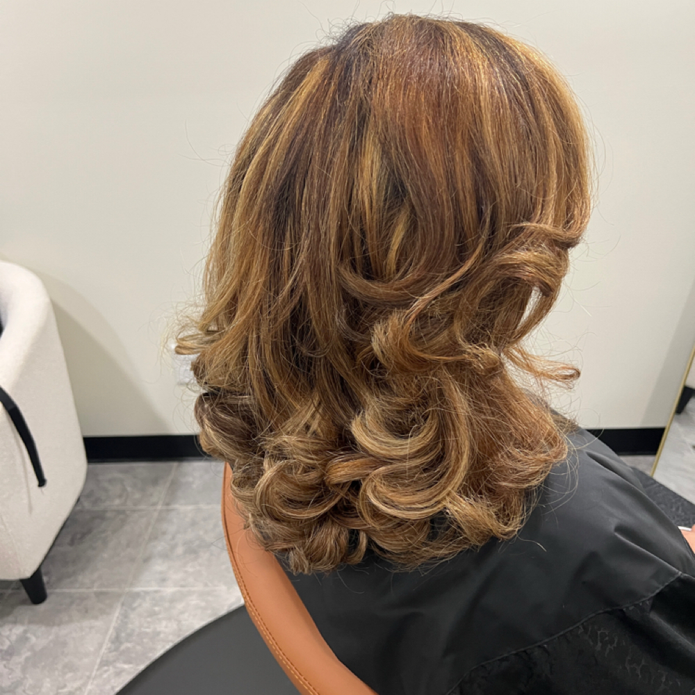 Luxury Blow Out at EnvyMeBeauty in Brazil, IN