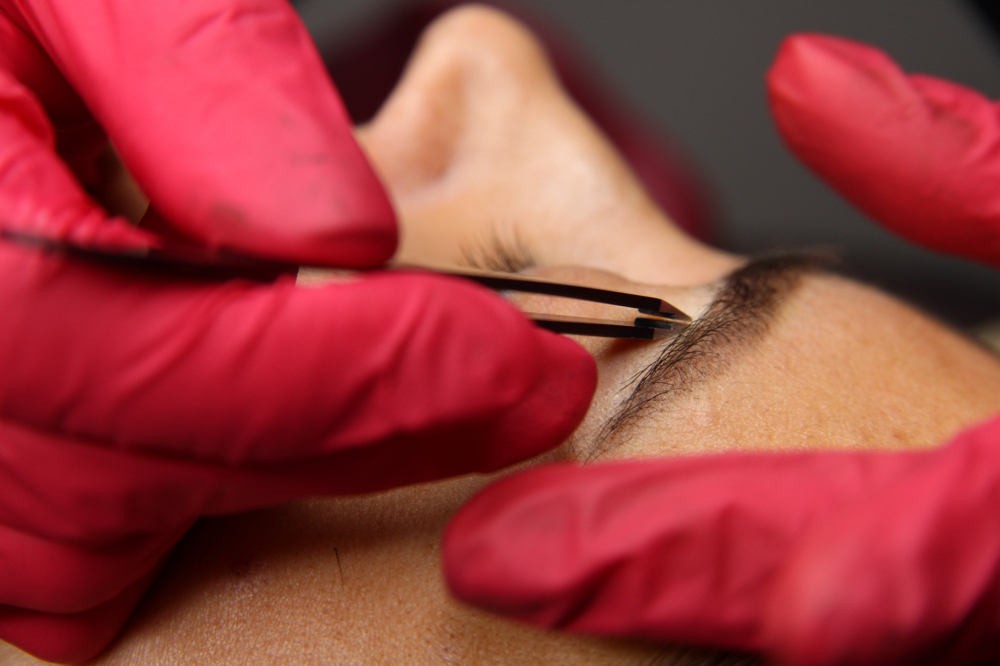 Eyebrow shaping and tinting