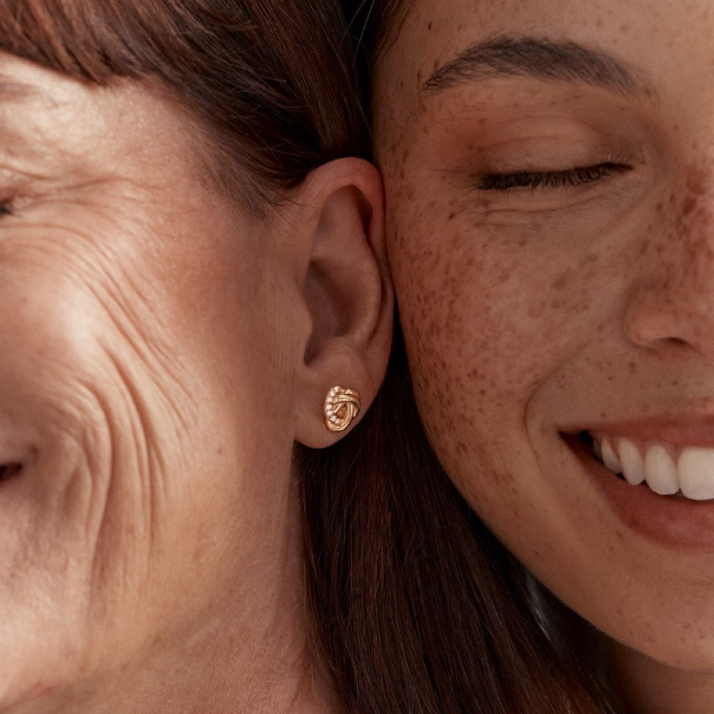 Mother’s Day Glow (1hr) at Esthetics Lounge in Palm Desert, CA