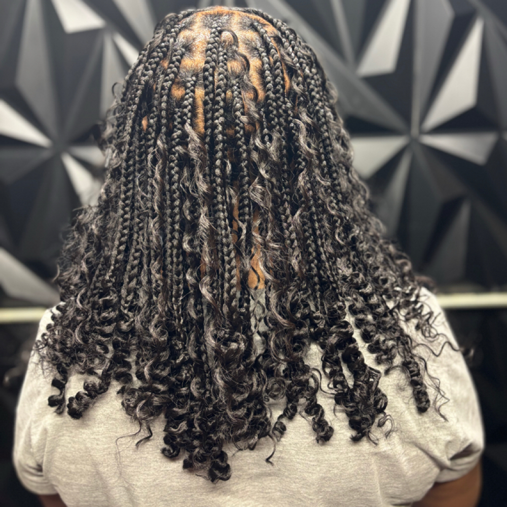 Smedium Knotless Bob (boho) at Zayziee Stylesss in Milwaukee, WI