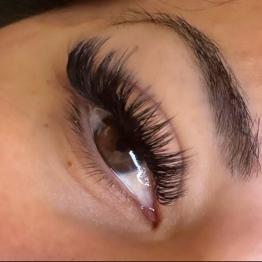Volume Full Set at L1ndalash in North Hollywood, CA