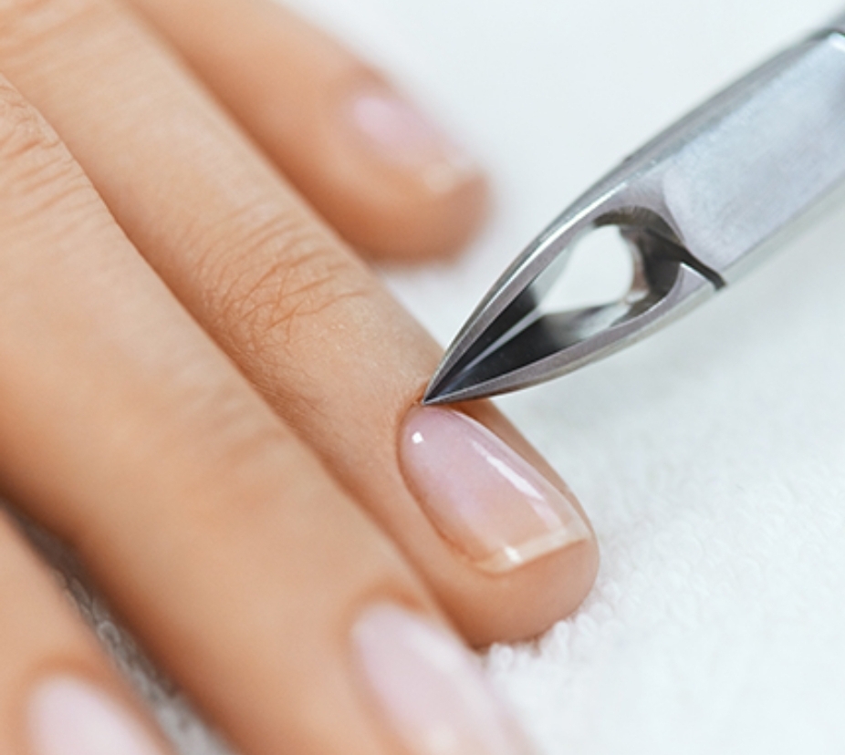 Dry Nipping/Mini Cuticle Trimming