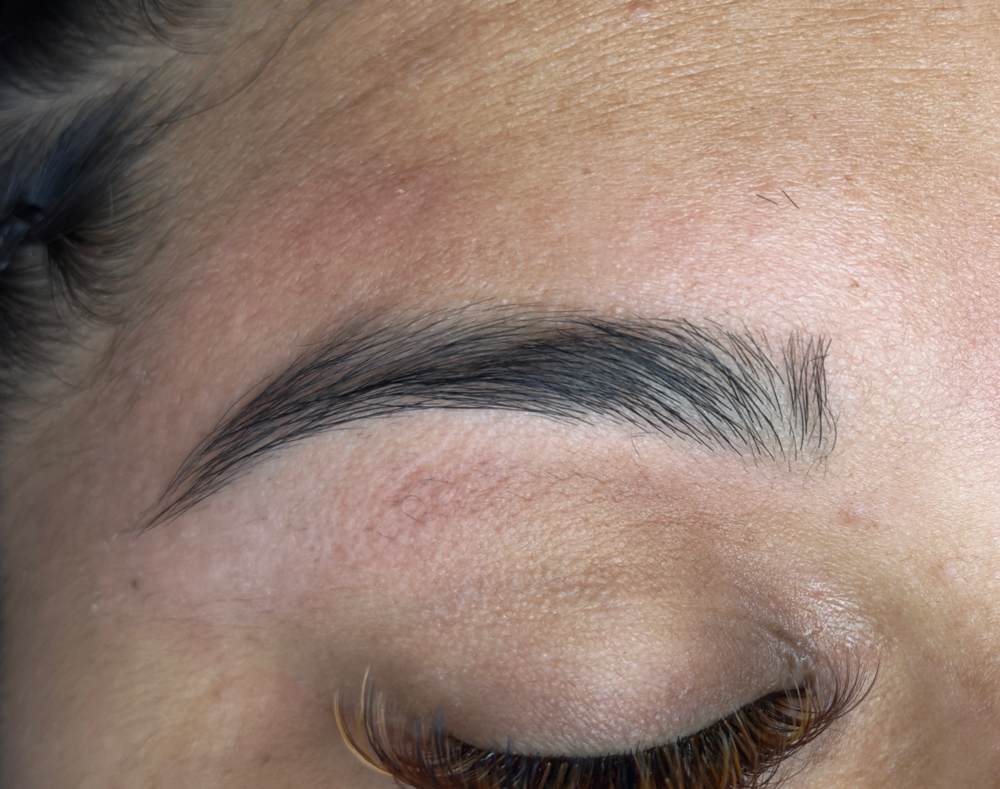 Eyebrow Shaping + Cleanup