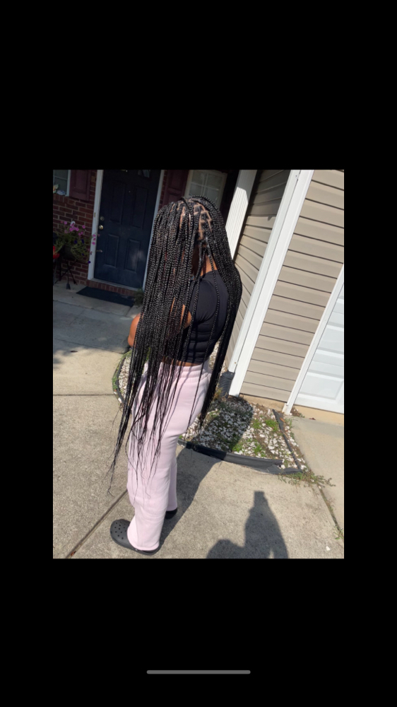 Medium Knotless braids