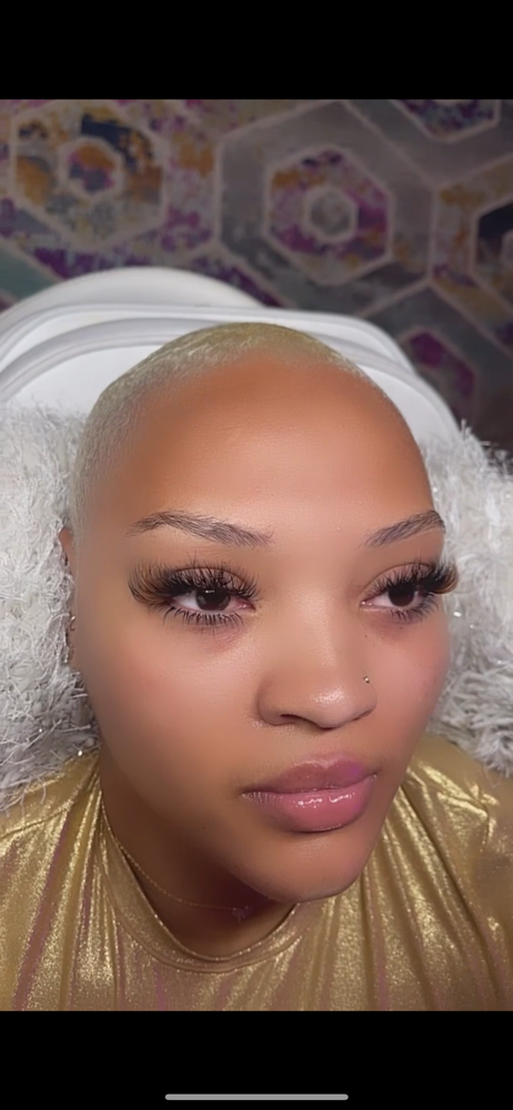 The Signiture Messy Fullset Look