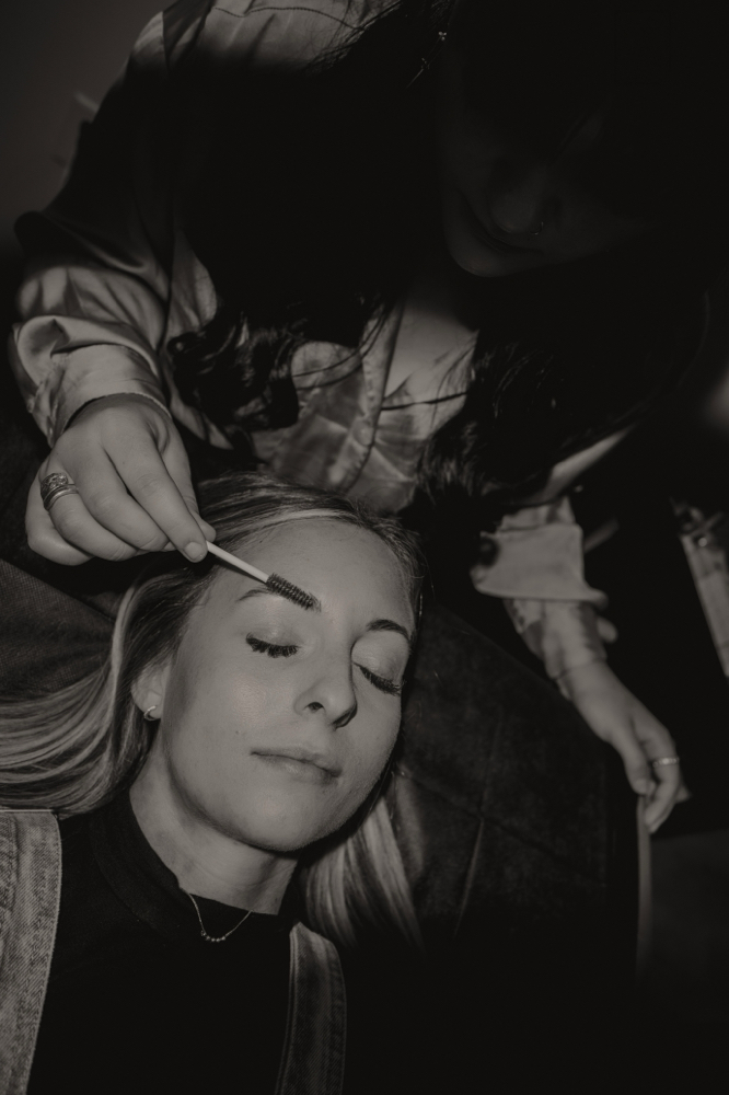 Brow Shaping with Tinting