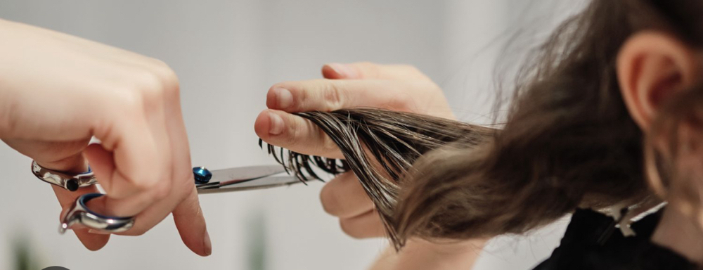 WOMEN’S HAIRCUT