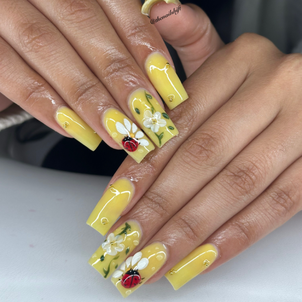 Medium Acrylic Set/Uñas mediano at The Nail Shift in huntington park, CA