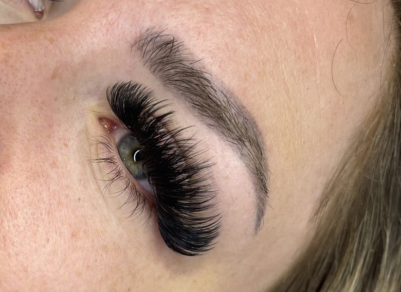 Mega Volume Lash Extensions