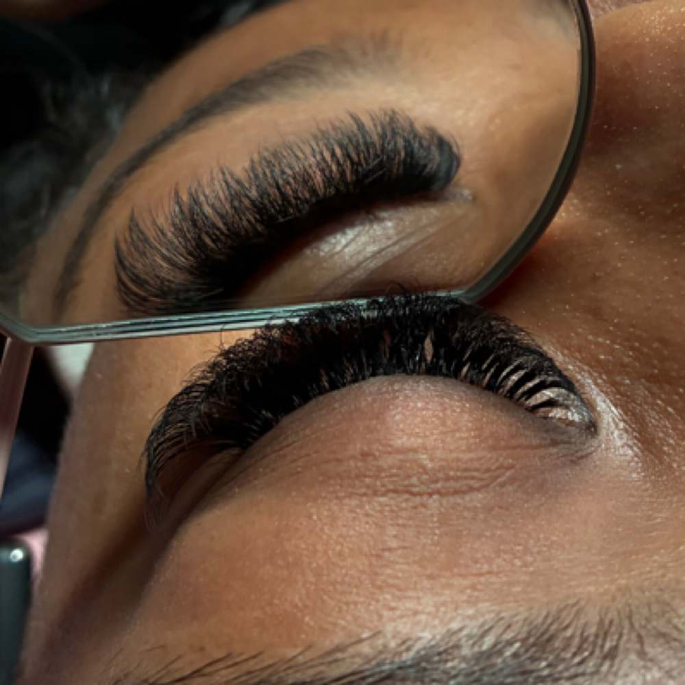 Volume Lash set at Thehoustonfacebar in Houston, TX