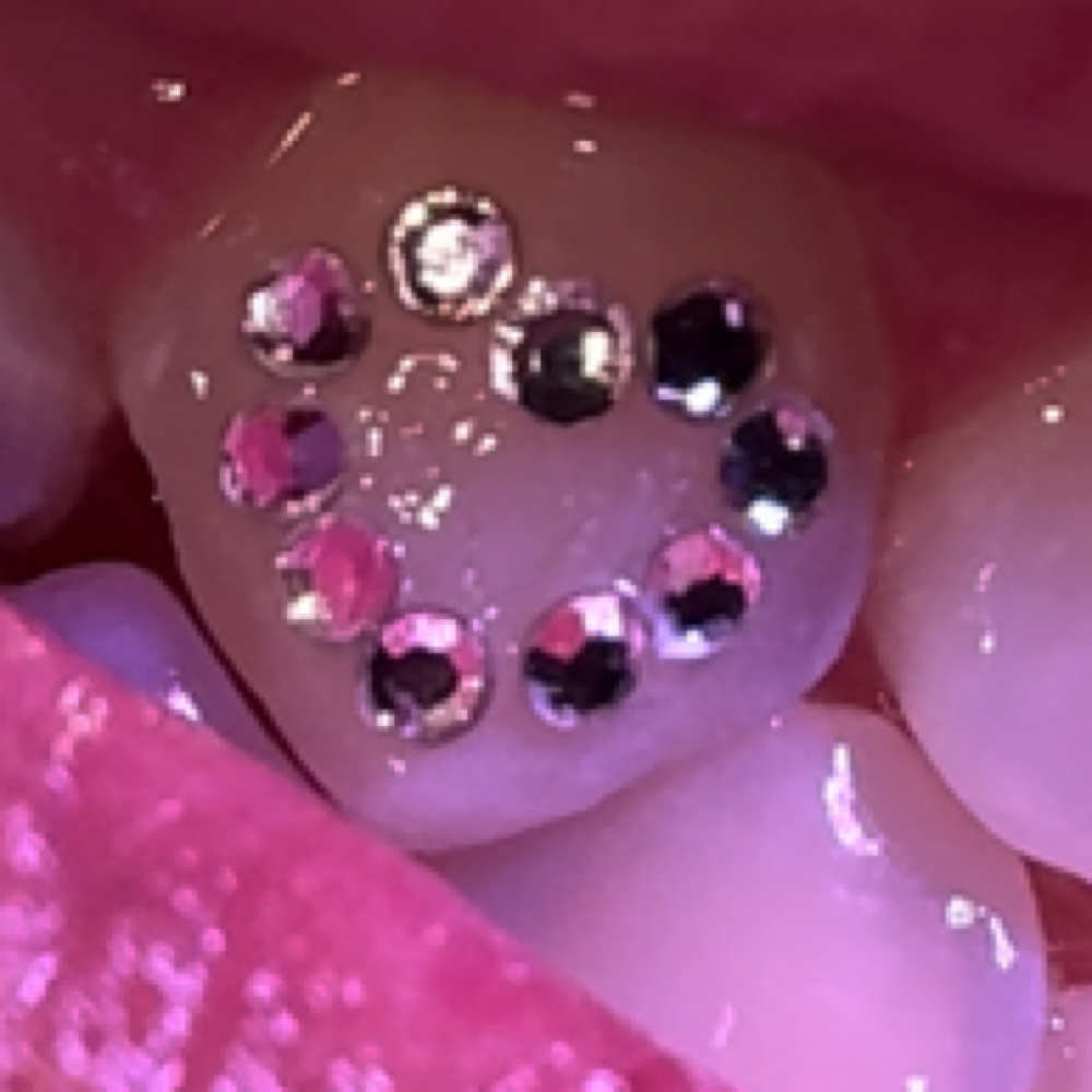 Custom Single Tooth Design at KB Beauty Bar in Lake Elsinore, CA