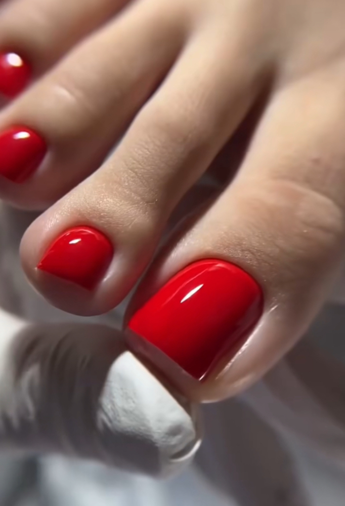 LUXURY GEL Pedicure