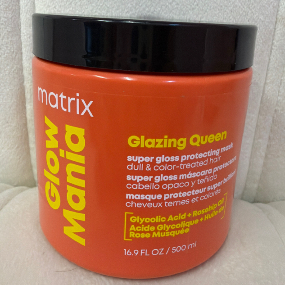 Super Gloss Protecting Mask at Cuts By V in San Antonio, TX