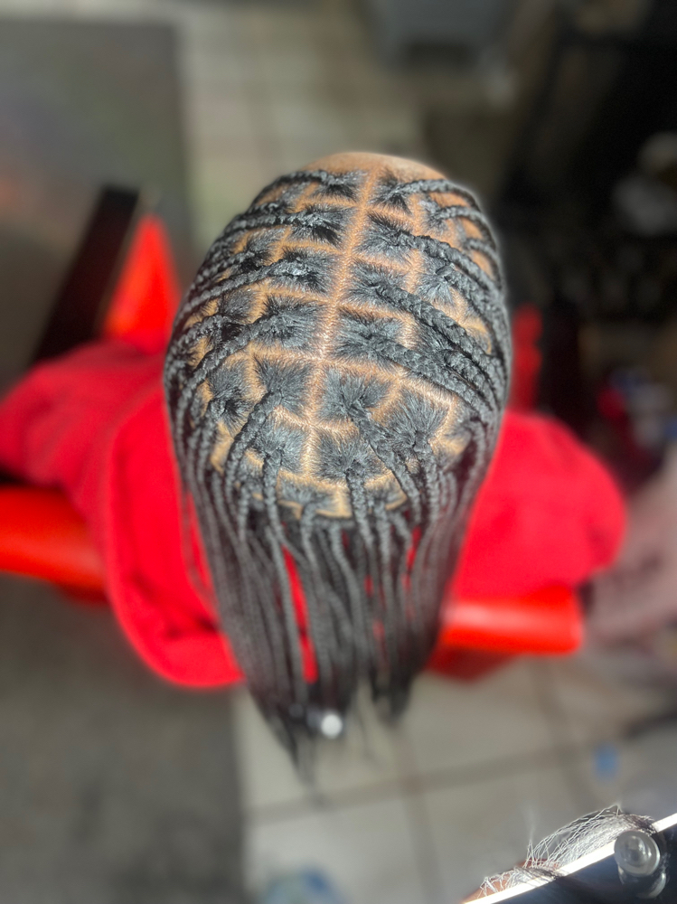 Small Knotless ( Mid Back)