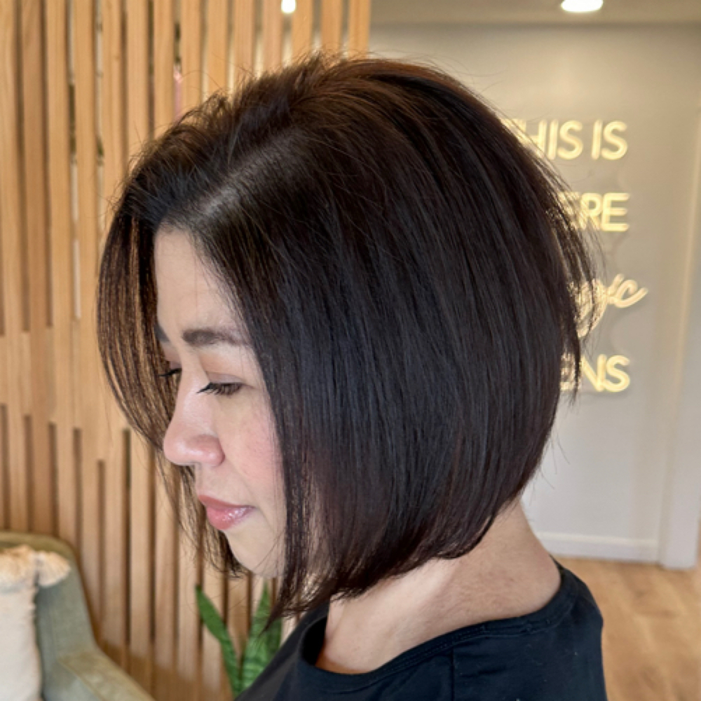 Womans Short Haircut at Naomi Pena in Puyallup, WA