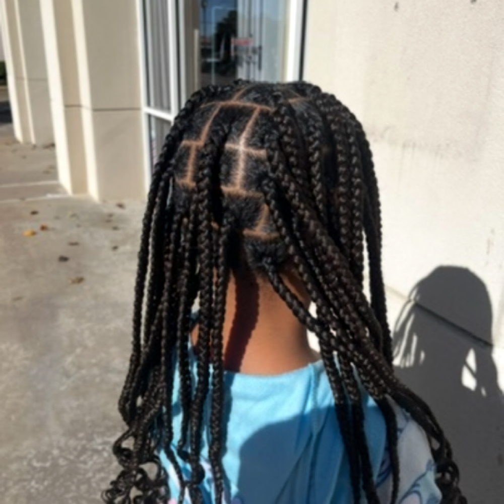 Medium Knotless at HAUS OF LUNA BEAUTY BAR in Addison, TX