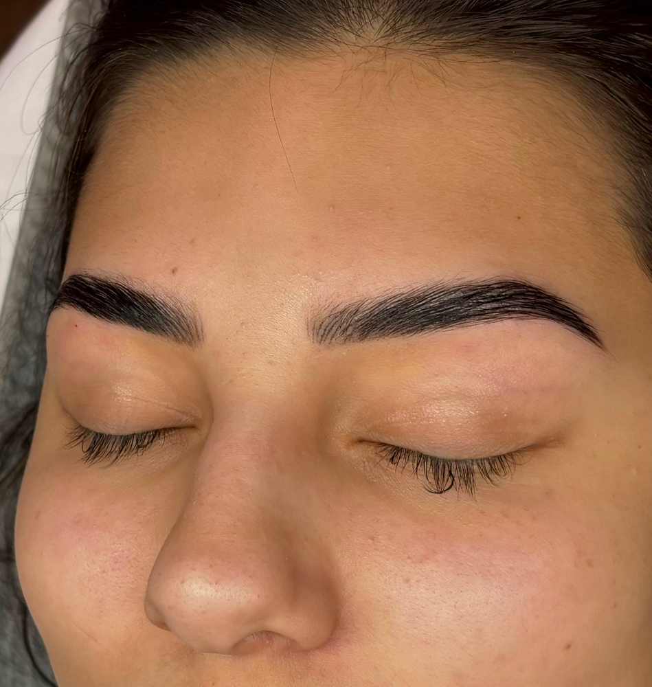 Brow Lamination & Tint