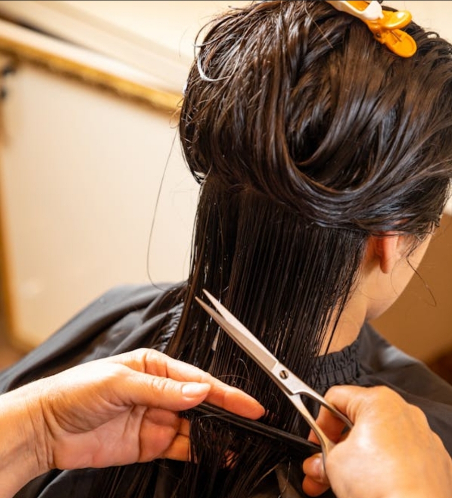 Woman's Shampoo Cut
