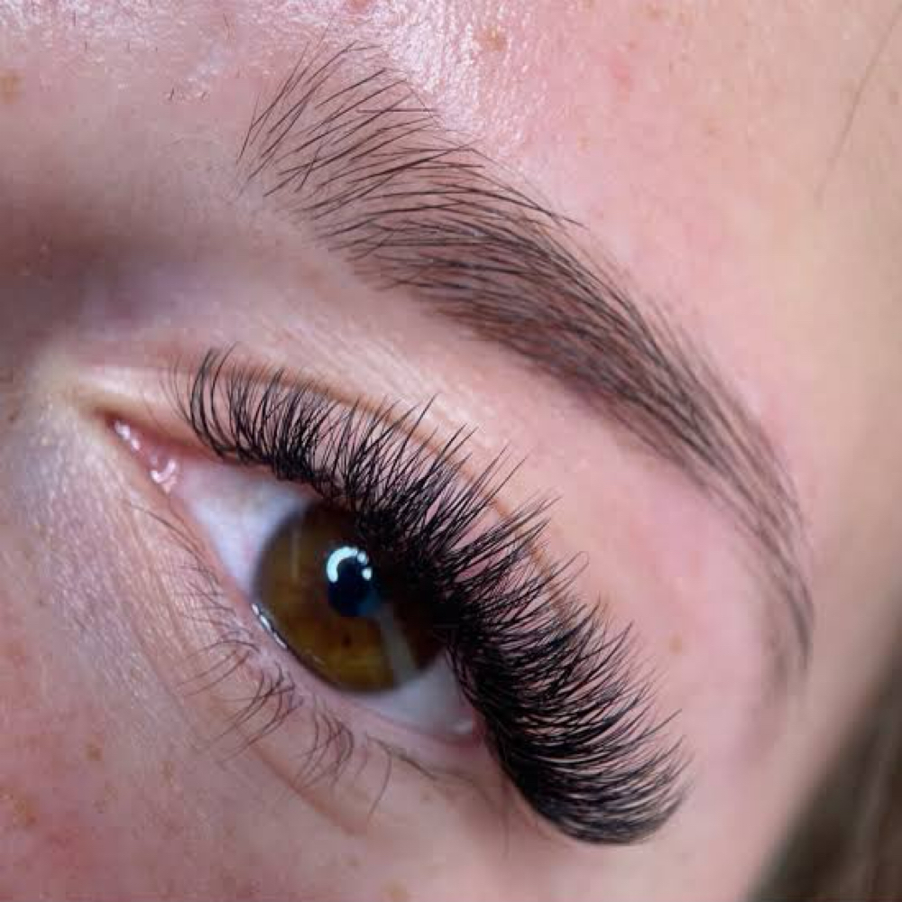 Hybrid Lash Ext at The Beauty Room in Dundee, FL