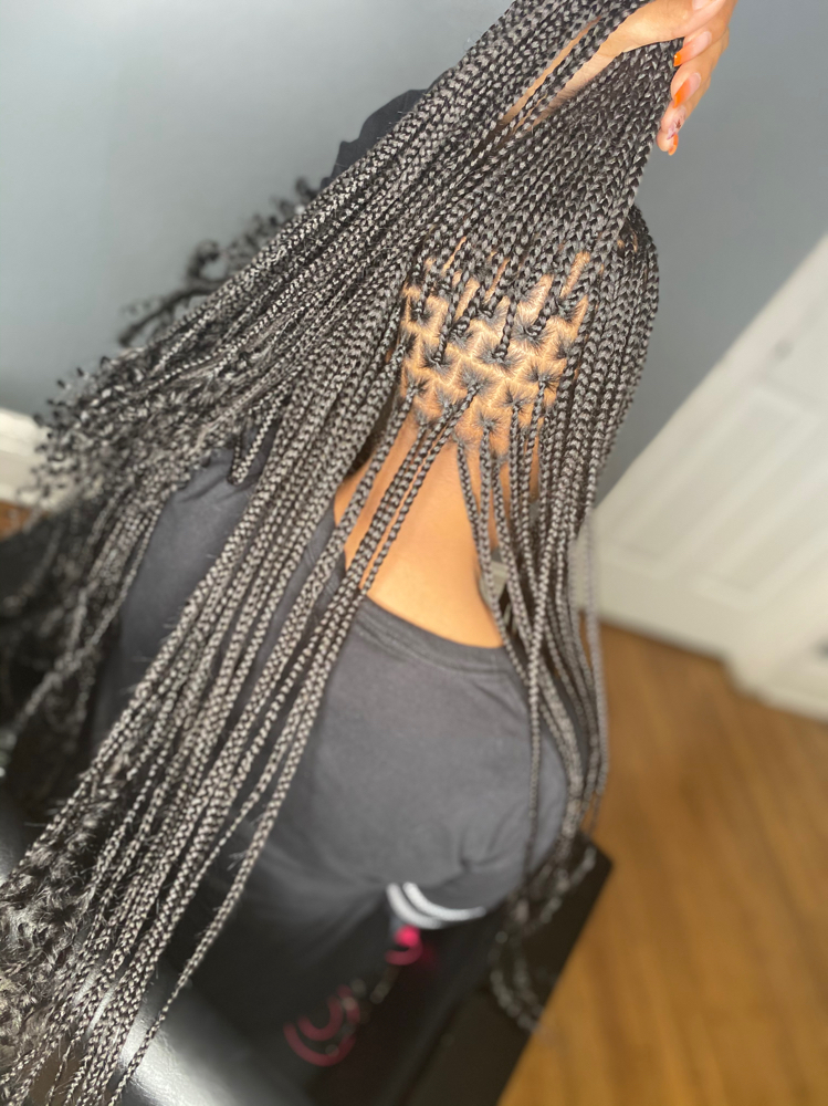 Smedium Knotless