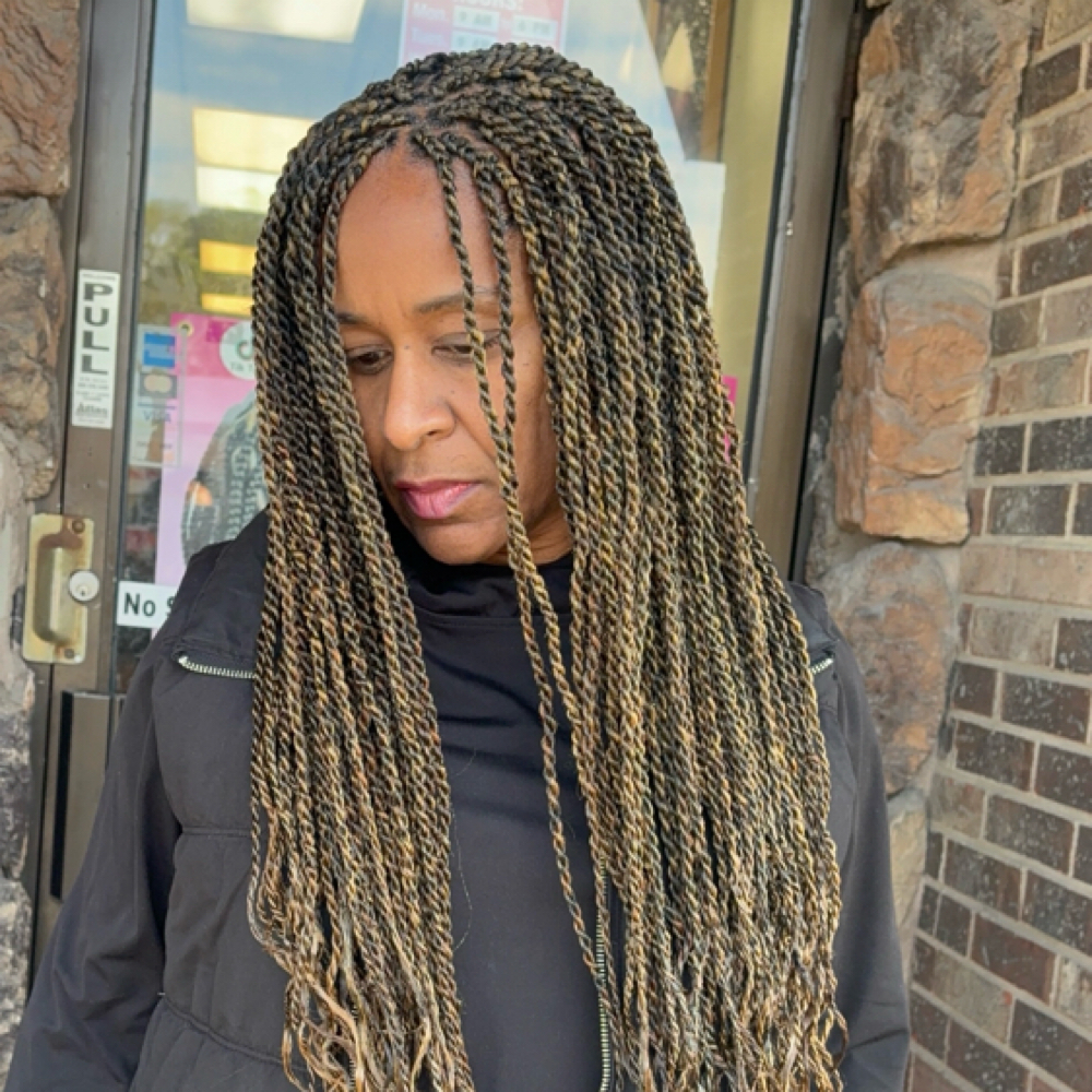 Senegalese Twist / knotless Twist at Blessing braiding bar in South Holland, IL
