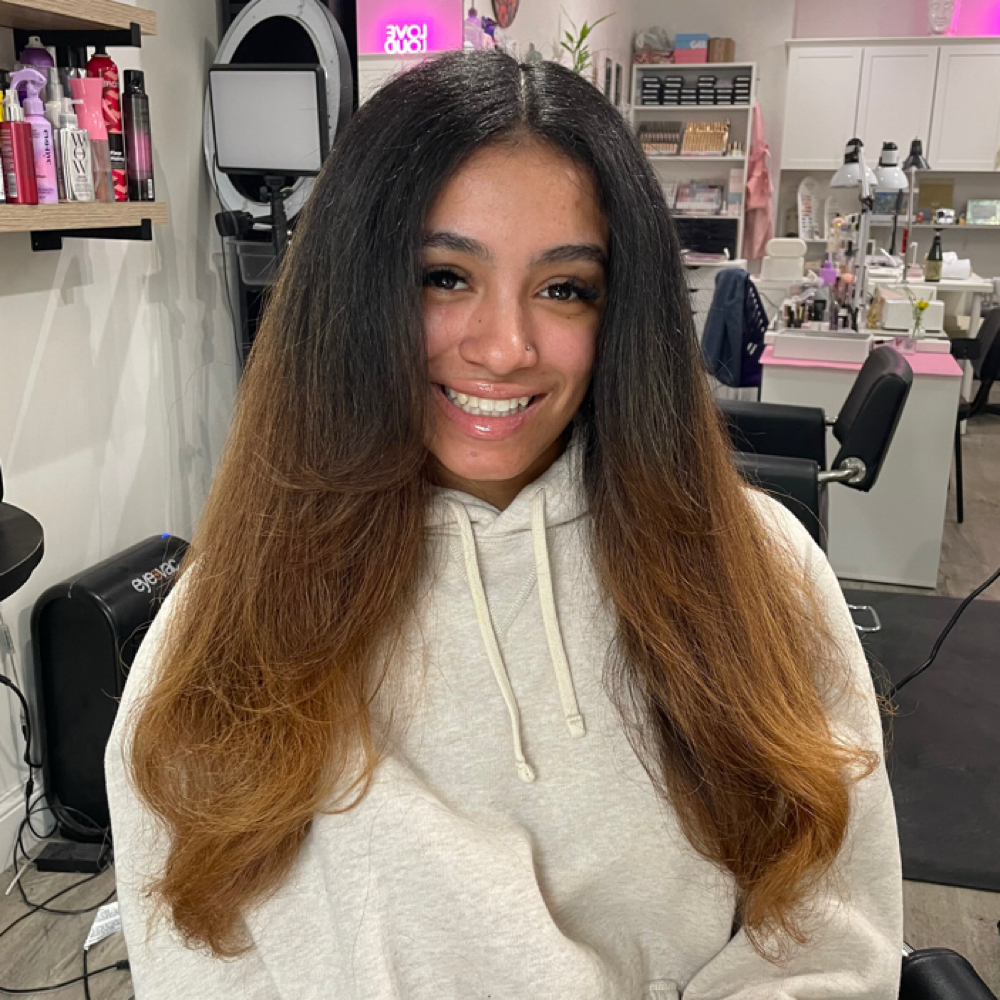 Shampoo & Blowdry 30 Min at SnoozeMua in West Saint Paul, MN
