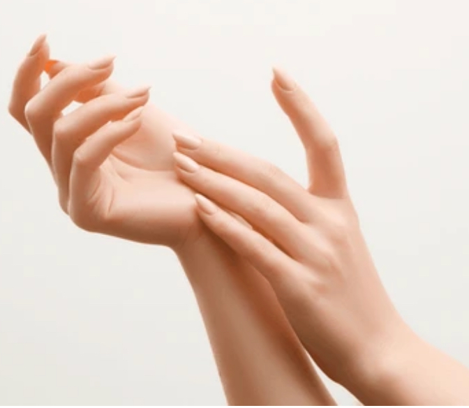 Microneedling Anti-Aging Hand Treat
