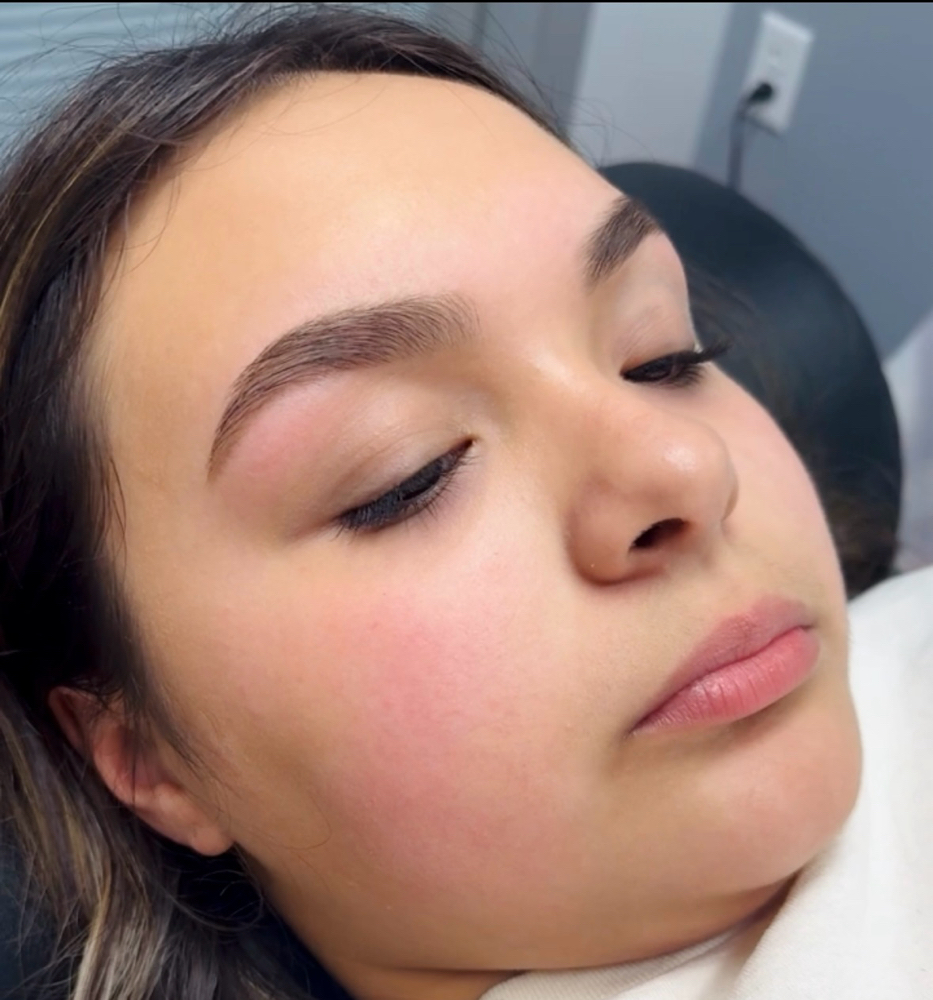 Eyebrow Shaping(New Client/6+Weeks)