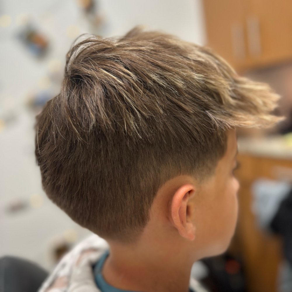 Men’s Highlight at Hair By Maddie Renner in montgomery, OH