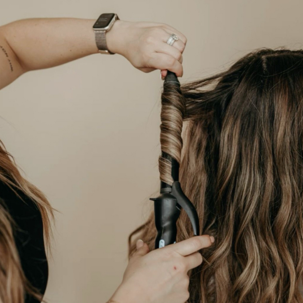 Signatue Extension Refresh & Style at Blonding x Emily in Evansville, IN
