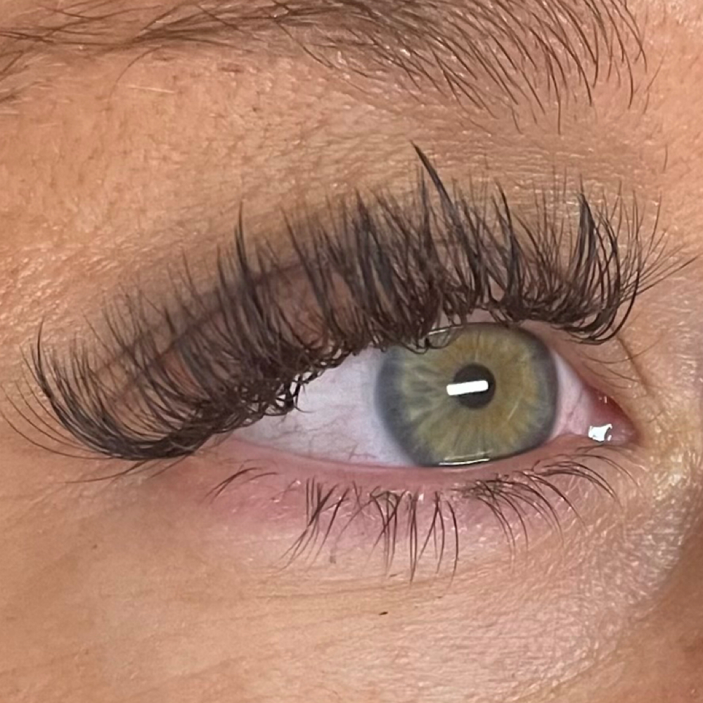 Full Set- Hybrid at Bronzed&Lashed by Licia in Derby, KS