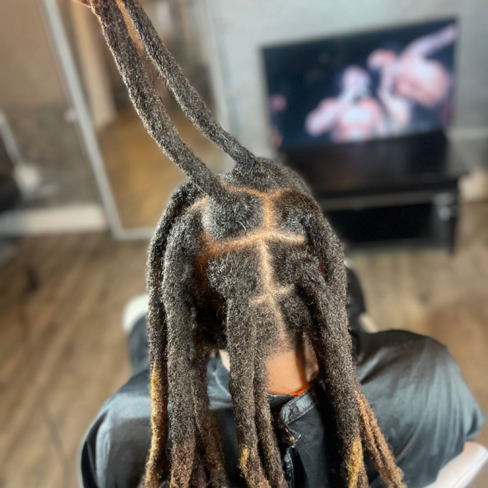 Loc/Matt Crochet Maintenance at Dose Of Elle LLC in Tallahassee, FL