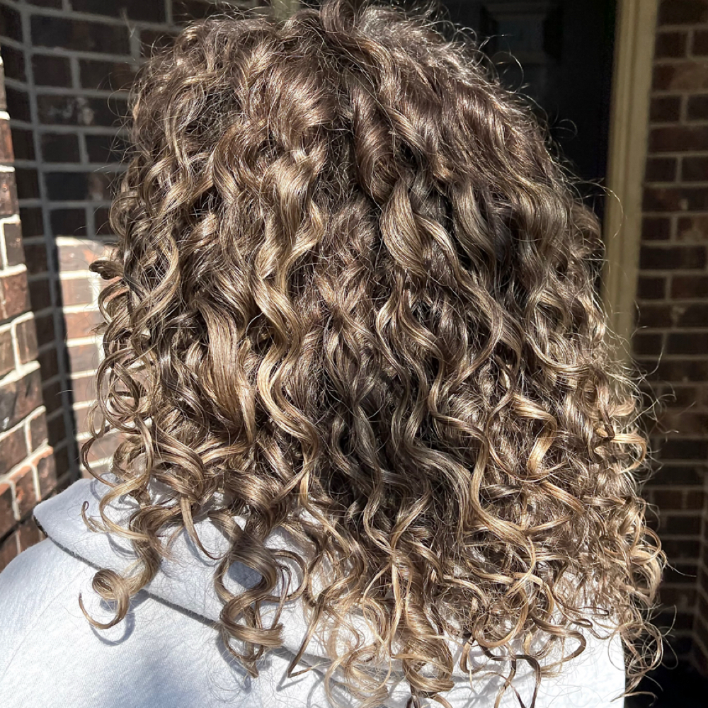 Curly Cut Shape Up at 𝐌𝐚𝐤𝐞𝐧𝐳𝐢𝐞 | 𝐇𝐚𝐢𝐫𝐬𝐭𝐲𝐥𝐢𝐬𝐭 & 𝐌𝐔𝐀 in Baytown, TX