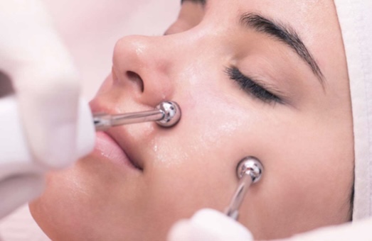 Age Rewind Microcurrent Facial