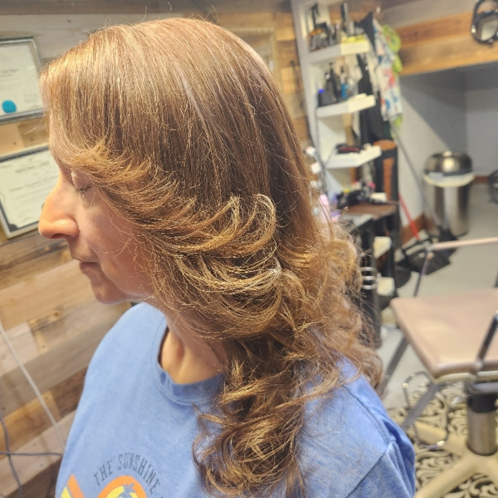 Retouch Solid Color W/ Blowout at Noemi Vazquez del mercado in Kenosha, WI