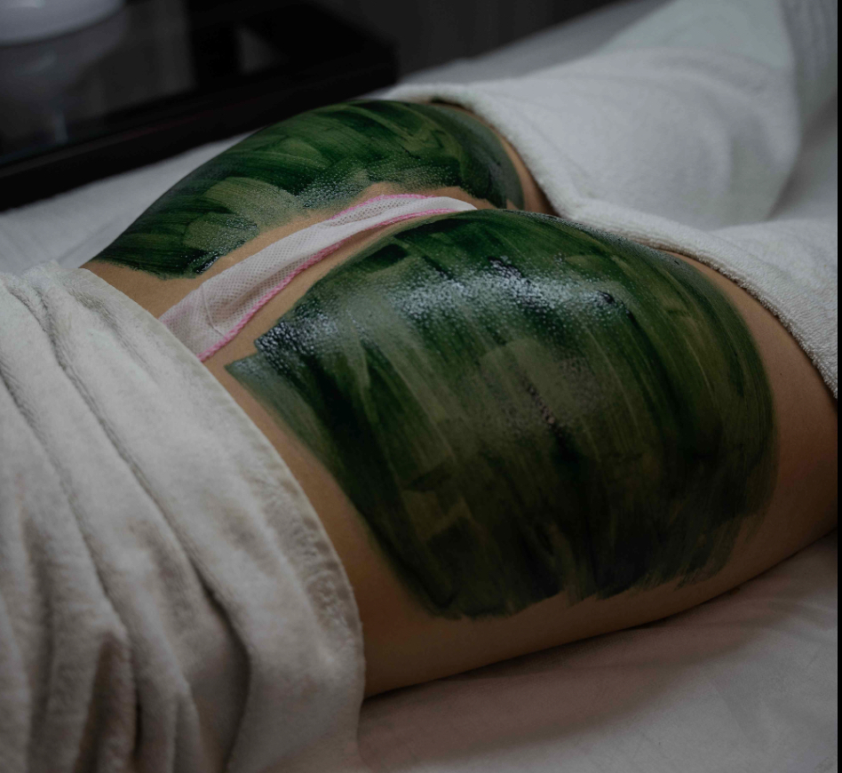 Derriere Defining Facial