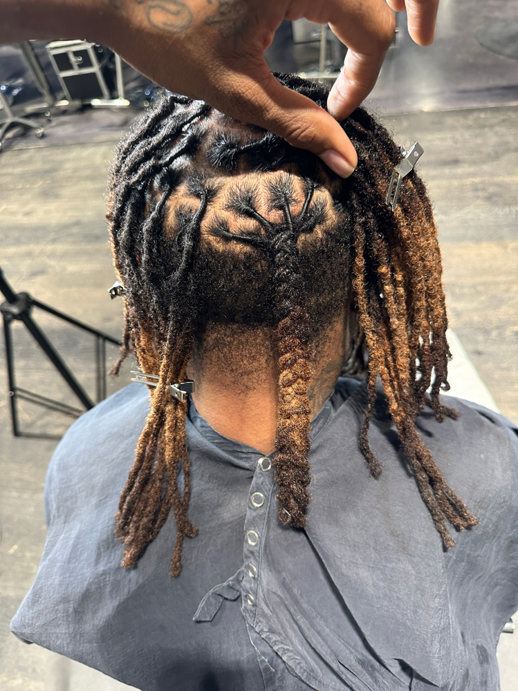Loc Retwist at De’Luxé Booking’s in Atlanta, GA